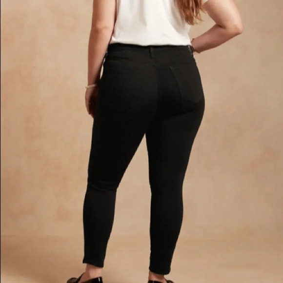 Banana Republic Mid + Skinny Jeans - Picture 6 of 16